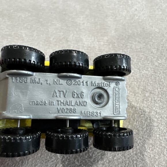 Lot Of 3 Matchbox Hot Wheels Die Cast Cars Toy Cars Vehicles Colorful - Picture 9 of 9